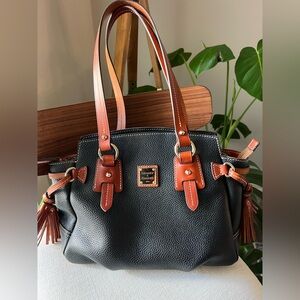 Excellent condition Dooney & Bourke leather handbag